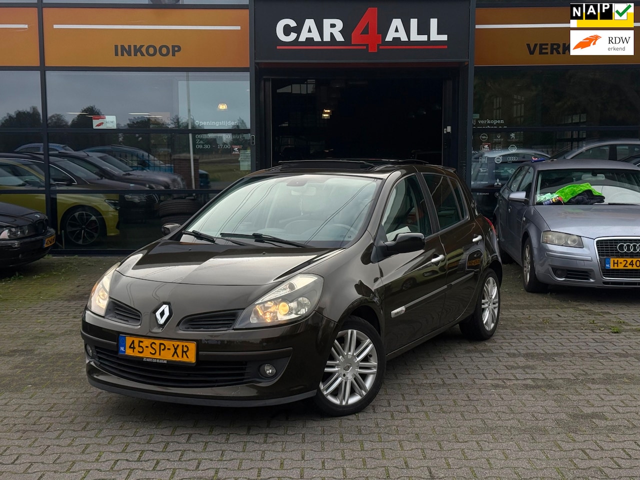 Renault Clio - 1.6-16V Initiale PANO/PDC/LEDER/CLIMA/CRUISE/APK 08-05-2027 - AutoWereld.nl