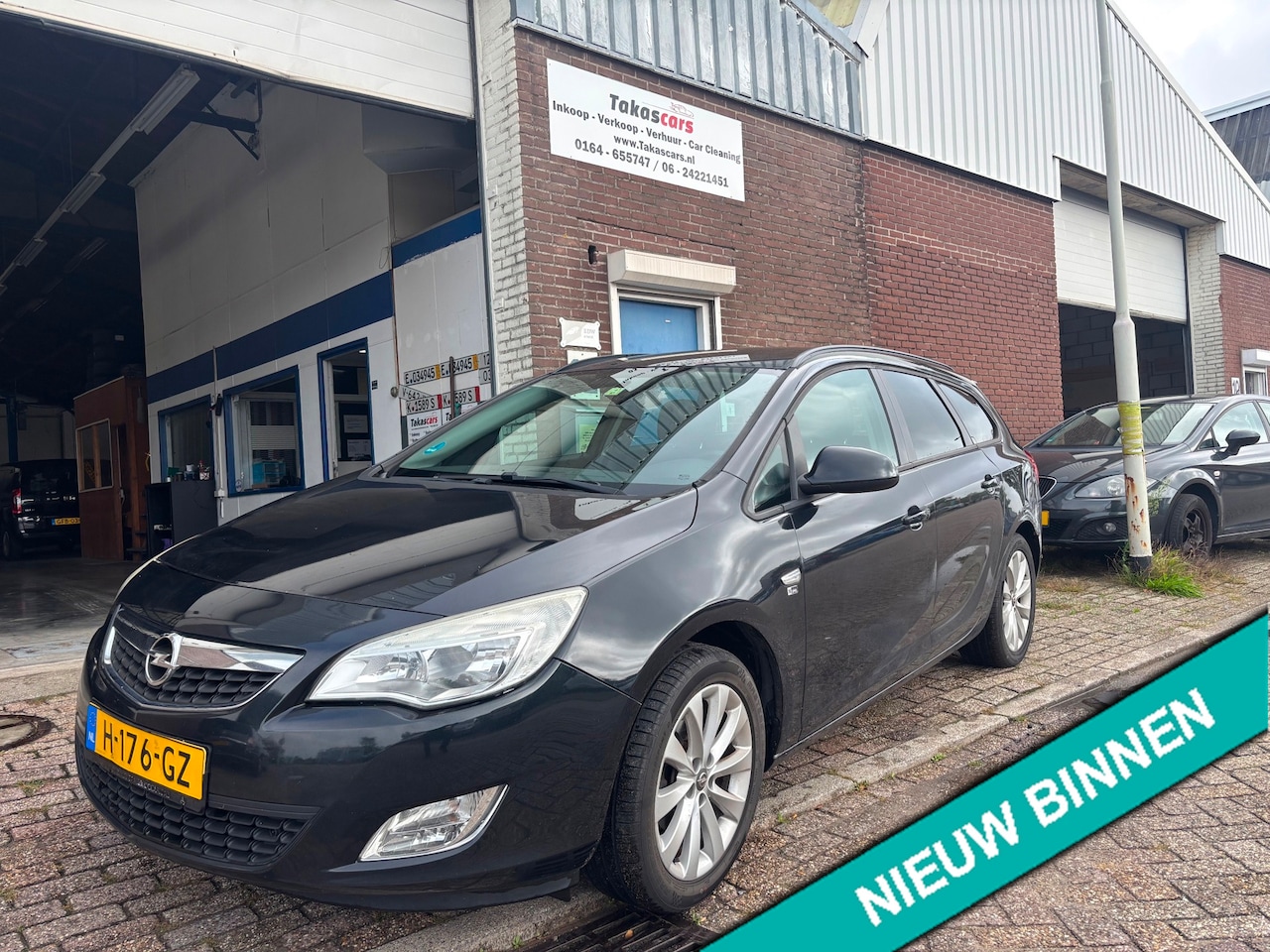Opel Astra Sports Tourer - 1.4 Turbo Cosmo Automaat RIJDTBAAR SCHADE HANDEL&EXPORT - AutoWereld.nl