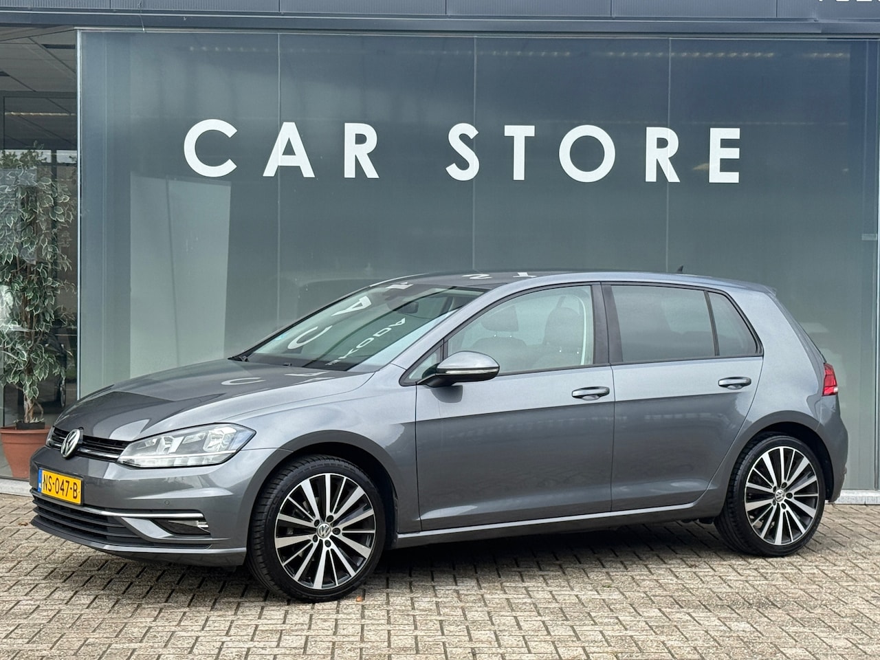 Volkswagen Golf - 1.0 TSI 110PK Comfortline CARPLAY|PDC|LED - AutoWereld.nl