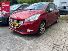 Peugeot 208 - BWJ 2013 1.6 THP 157 PK Allure schade rechts