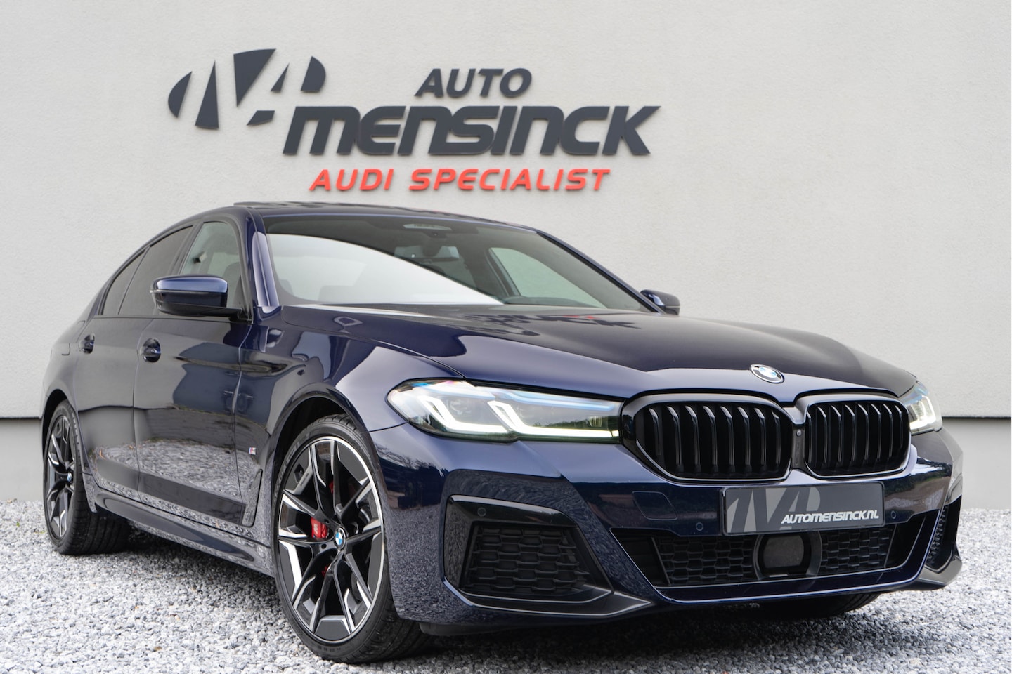 BMW 5-serie - 530e M Sport / M Sportstoelen/ Schuif-kanteldak/ Harman Kardon/ Head-up/ 210 kW - AutoWereld.nl