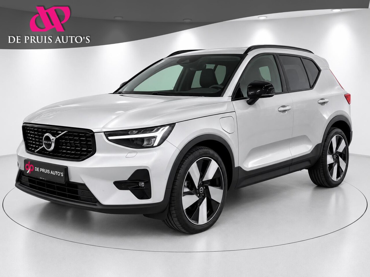 Volvo XC40 - 1.5 T4 Plug-In Hybrid Plus Dark Adaptive Cruise Control Camera 20 Inch Pano Harman/Kardon - AutoWereld.nl