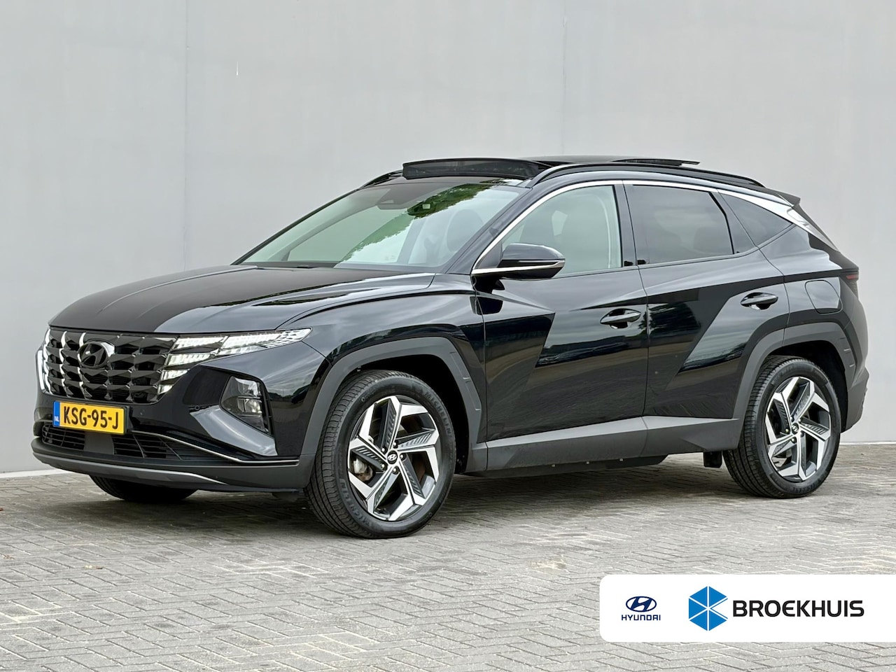 Hyundai Tucson - 1.6 T-GDI PHEV Comfort Smart Sky 4WD / Dealer Onderhouden / SOH 100% / Panoramadak / Adapt - AutoWereld.nl