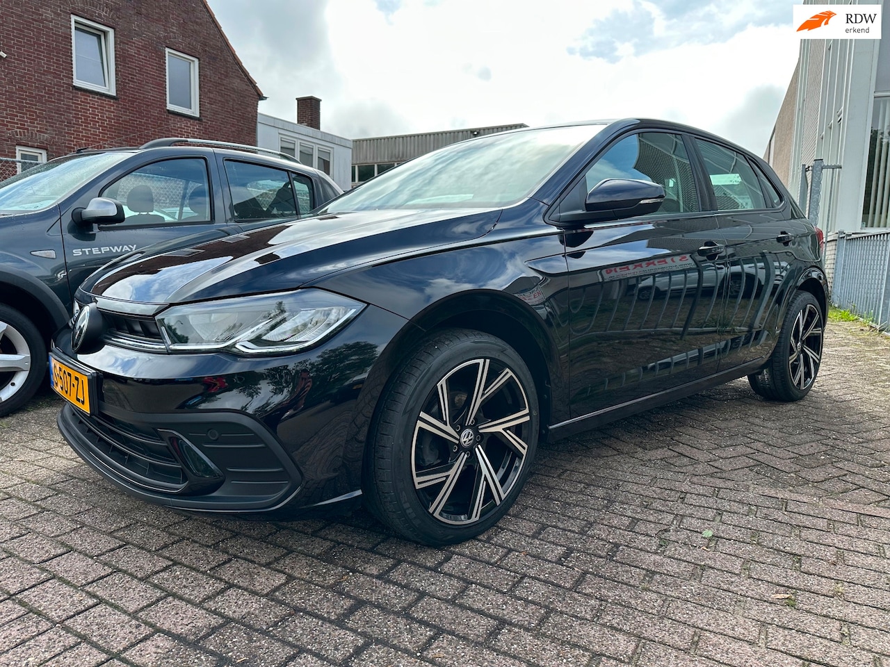 Volkswagen Polo - 1.0 TSI R-Line * LMV * PDC * DIGITAAL DASHBOARD * - AutoWereld.nl