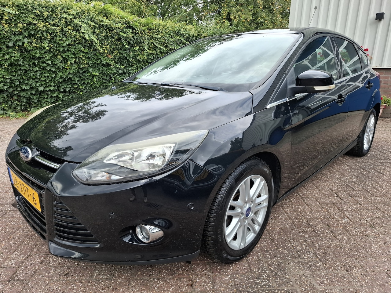 Ford Focus - 1.0 EcoBoost Titanium CLIMAT/CRUISE/NAVI/PDC/TREKHAAK 100PK - AutoWereld.nl