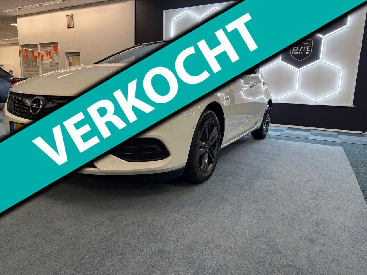 Opel Astra - 1.2 Design & Tech I CAMERA I NAVI I DODENHOEK ASSISTENTIE - AutoWereld.nl