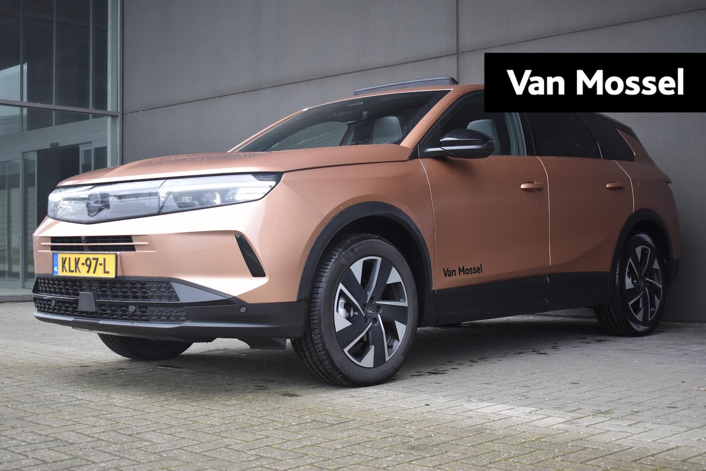 Opel Grandland - 1.2 Turbo Hybrid Business Edition | Panoramadak | Trekhaak | Navi | 19"LMV | Apple CarPlay - AutoWereld.nl