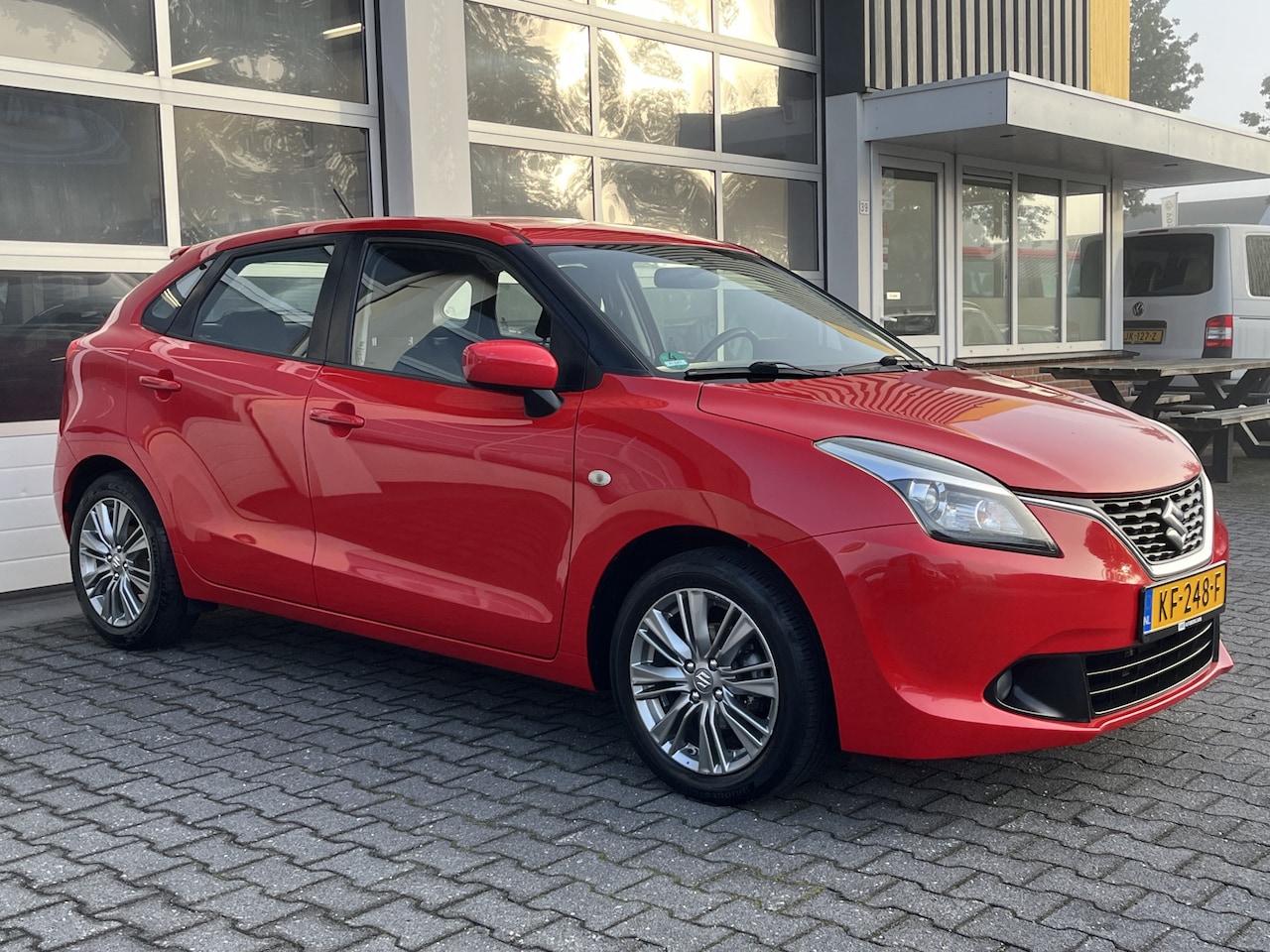 Suzuki Baleno - 1.2 Exclusive Airco Stoelverwarming Trekhaak Telefoonverbinding Stuurwielbediening Lichtme - AutoWereld.nl