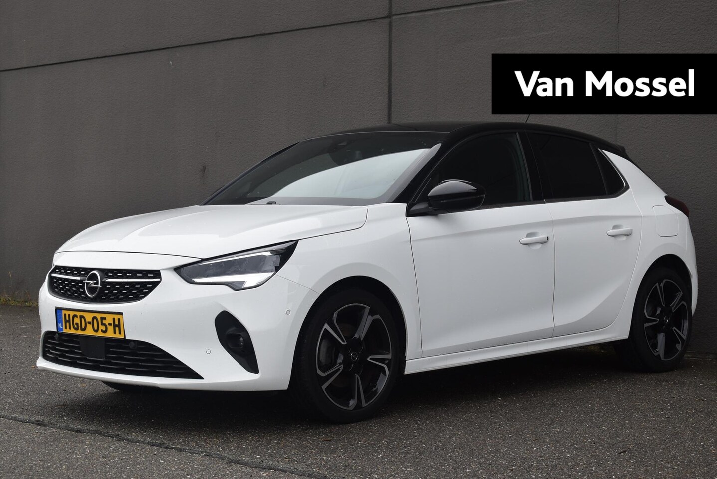 Opel Corsa - 1.2 Elegance | 17" Lichtmetalen velgen | Contrasterende dakkleur | Camera | Stoel en stuur - AutoWereld.nl