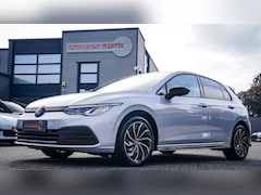 Volkswagen Golf - 1.5 TSI Sport | R-line Difuser | Sport uitlaat met kleppensysteem | Navigatie | Lane Assis