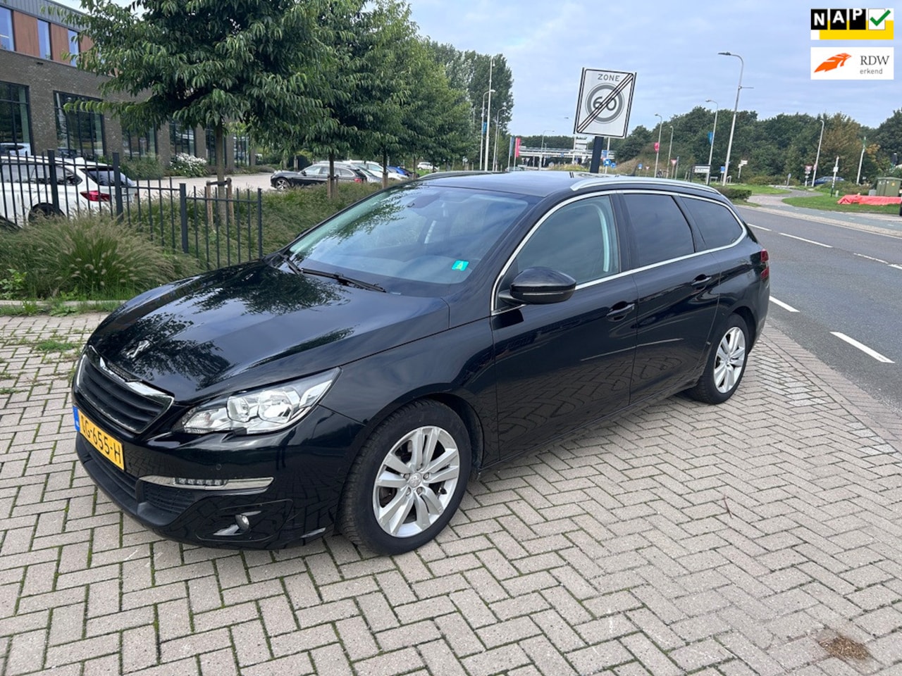 Peugeot 308 SW - 1.6 BlueHDI Blue Lease Executive Pack 2015! PANORAMA! - AutoWereld.nl