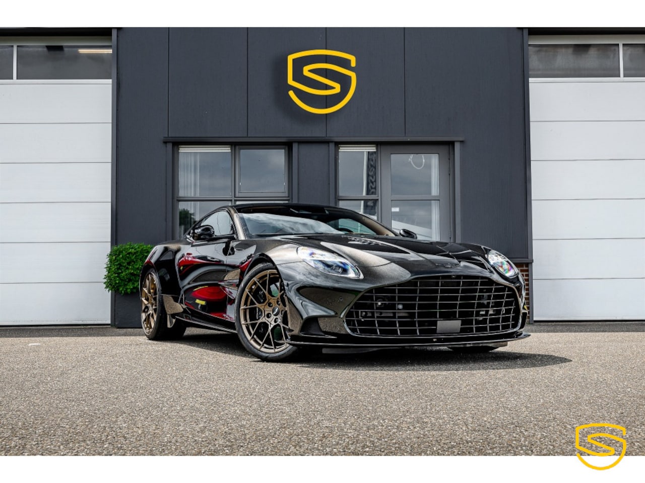Aston Martin V12 Vanquish - | Lift | 21" | Jewell. Pack | Privace Glass | 1st Owner | - AutoWereld.nl