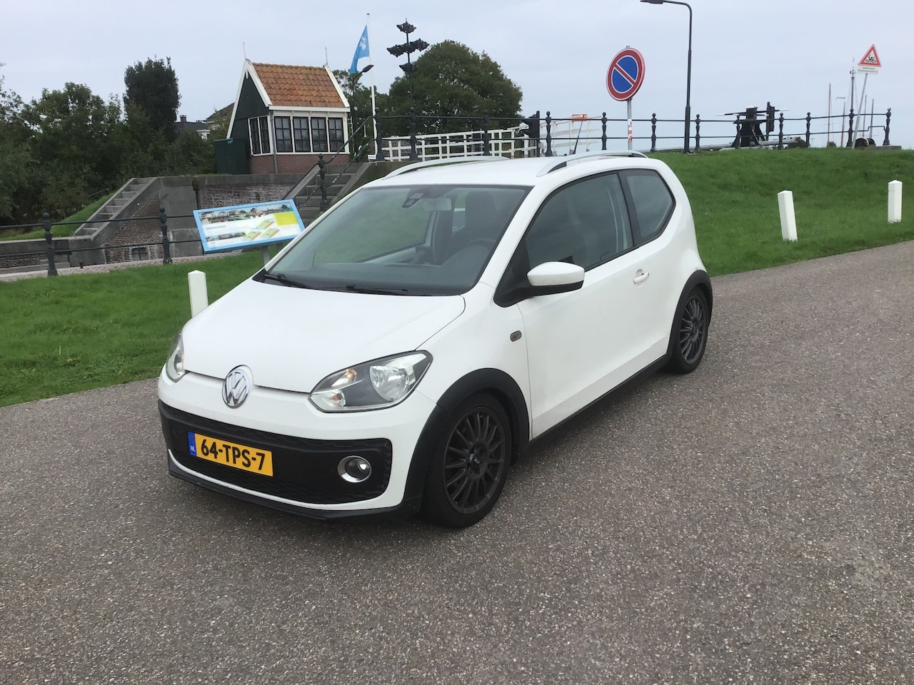 Volkswagen Up! - 1.0 take up! BlueMotion Bj2012/verlaagd/parkeersensoren/apk tot april 2027 - AutoWereld.nl