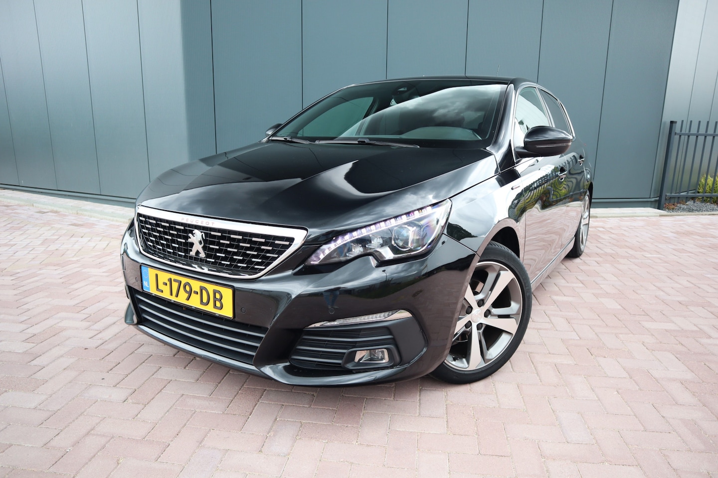 Peugeot 308 - 1.2 PureTech GT-Line Automaat Navigatie  Camera  Pdc V/A  Etc. - AutoWereld.nl