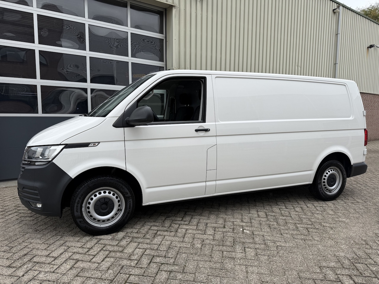 Volkswagen Transporter - 2.0 TDI 150pk DSG L2H1 Airco,Cruise,Navi,Pdc - AutoWereld.nl