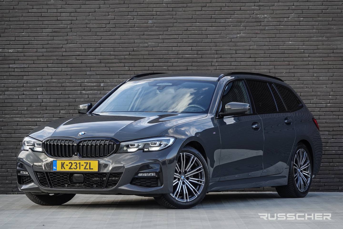 BMW 3-serie Touring - 320d 190Pk Aut. | High Executive | M-sport | 360° Camera | Trekhaak | 18'' | Dravit Grau - AutoWereld.nl