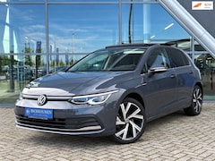 Volkswagen Golf - 2.0 TDI R-Line 150pk Panoramadak / Trekhaak / Massage Stoelen