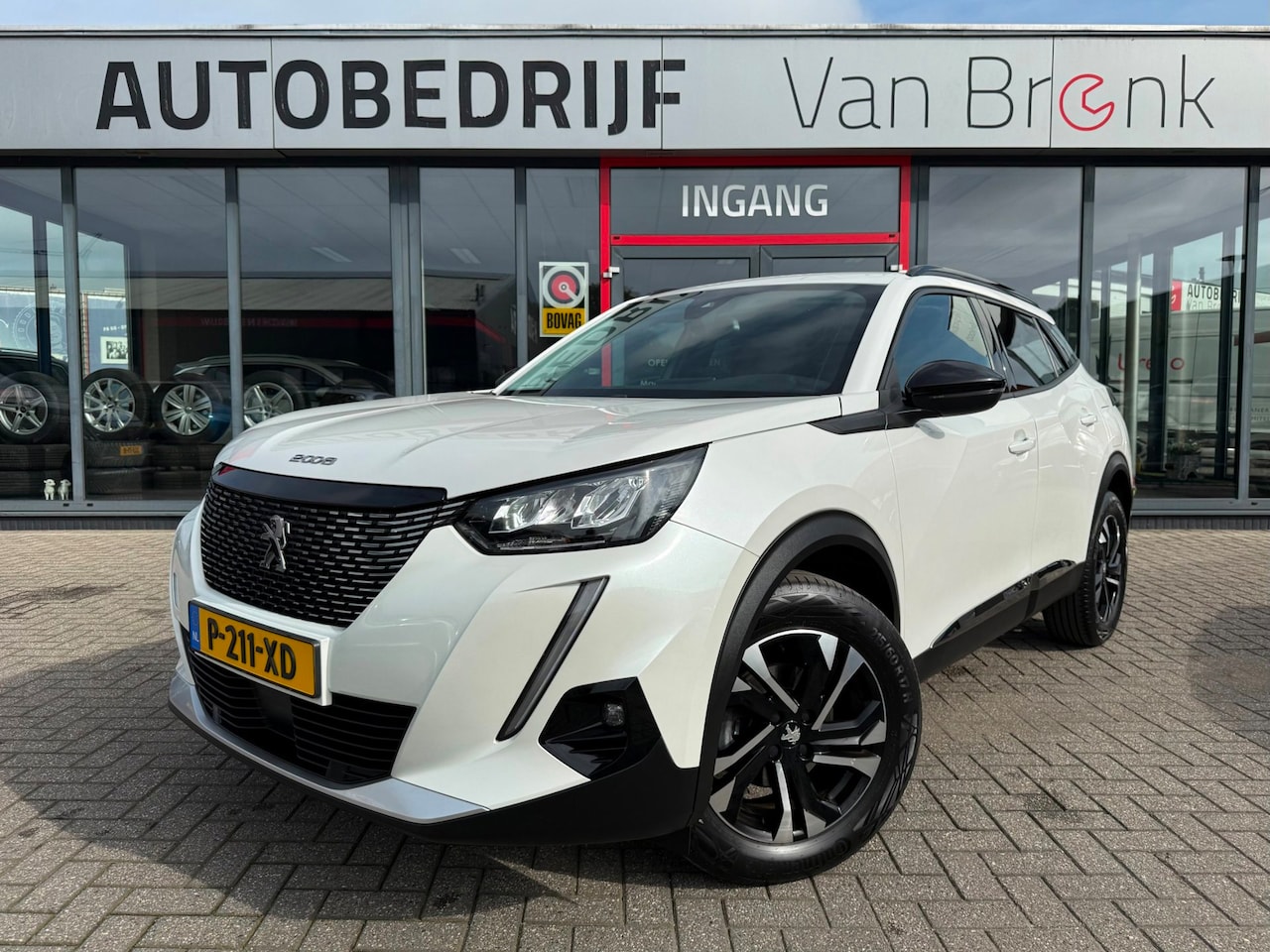 Peugeot 2008 - 1.2 PureTech Allure Pack | Cruise | DAB | Camera - AutoWereld.nl