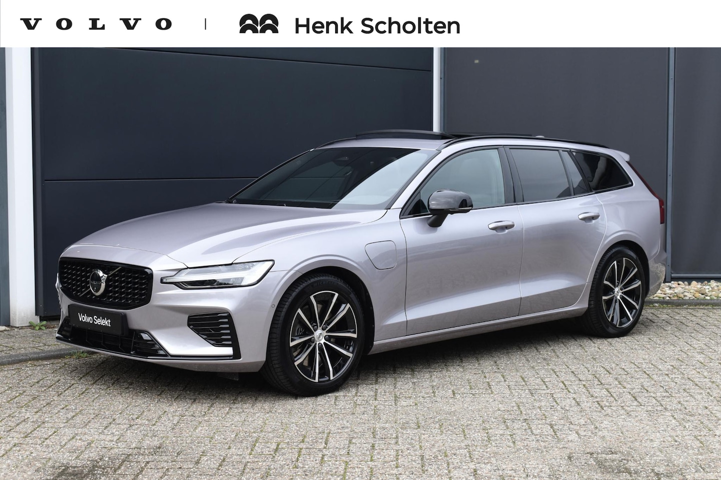 Volvo V60 - T8 Plug-in hybrid AWD Ultra Dark | Panoramadak | Trekhaak | 360 graden camera | Head-up di - AutoWereld.nl