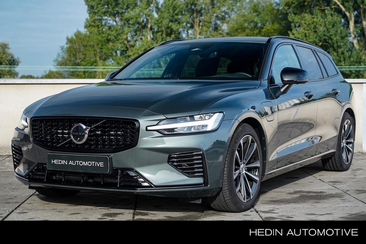 Volvo V60 - 2.0 T8 Plug-in hybrid AWD Ultra Dark Panoramadak | Harman/Kardon | Keyless Entry | Semi El - AutoWereld.nl