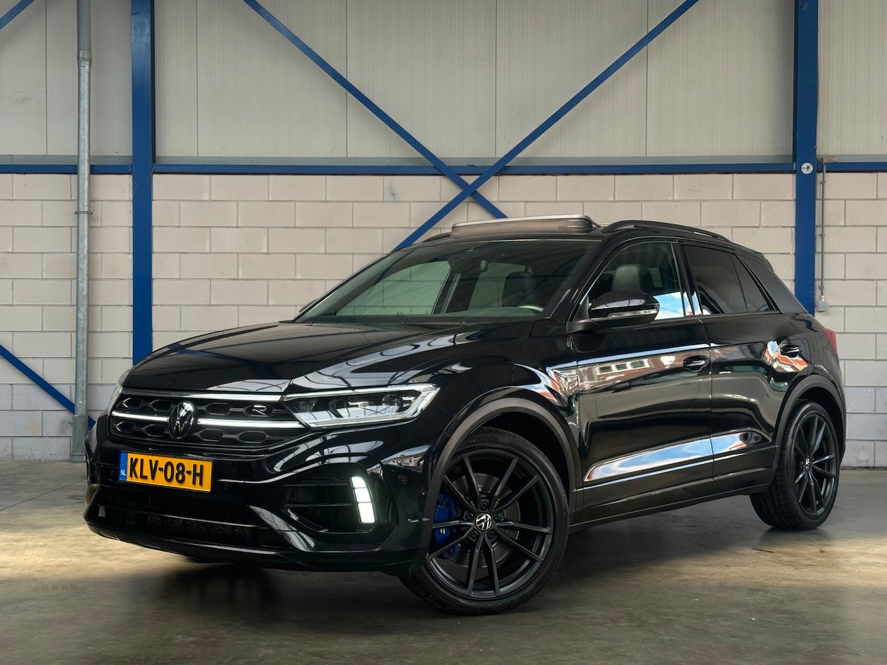 Volkswagen T-Roc - 2.0 TSI 4Motion R 300 PK | Panoramadak Sfeerverlichting | Dealeronderhouden | 19 Inch Velg - AutoWereld.nl