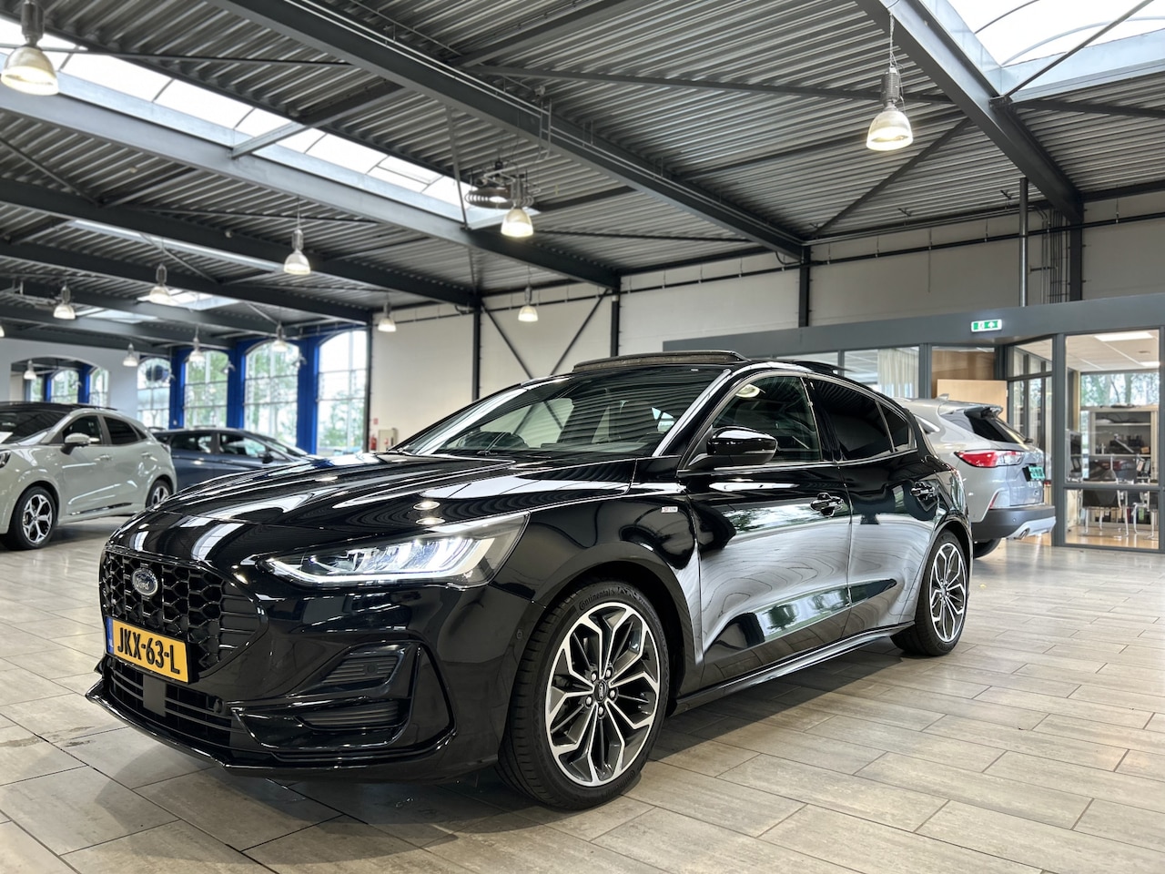 Ford Focus - EcoBoost Hybrid 155pk ST-Line X | Trekhaak | Pano | BLIS | Adapt. Cruise | Winterpack | 18 - AutoWereld.nl