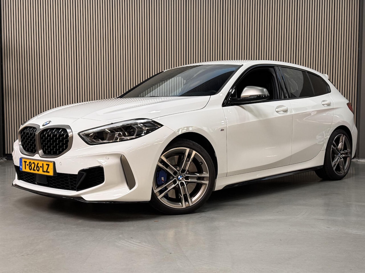 BMW 1-serie - M135i xDrive 306pk Edition M-Sport Stoelverwarming Privacy glass 21.000km Dealeronderhoude - AutoWereld.nl