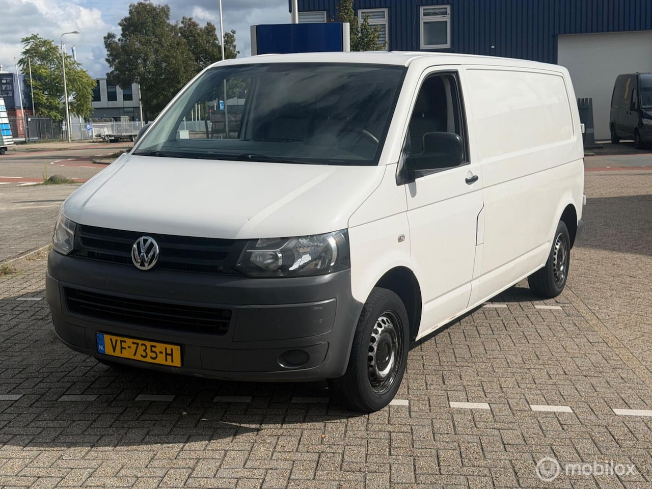 Volkswagen Transporter - 2.0 TDI L2H1 2.0 TDI L2H1 - AutoWereld.nl