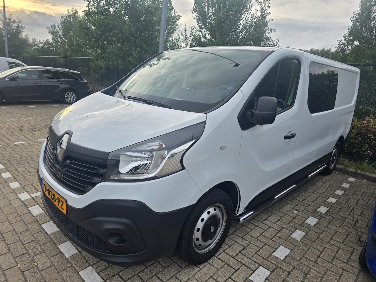 Renault Trafic - 1.6 dCi T29 L2H1 DC Comfort Energy - AutoWereld.nl
