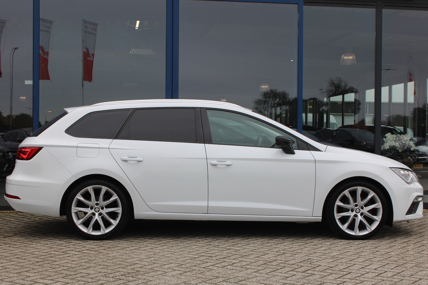 SEAT Leon ST - 1.5 TSI FR Business Intense PANORAMADAK ACC - AutoWereld.nl