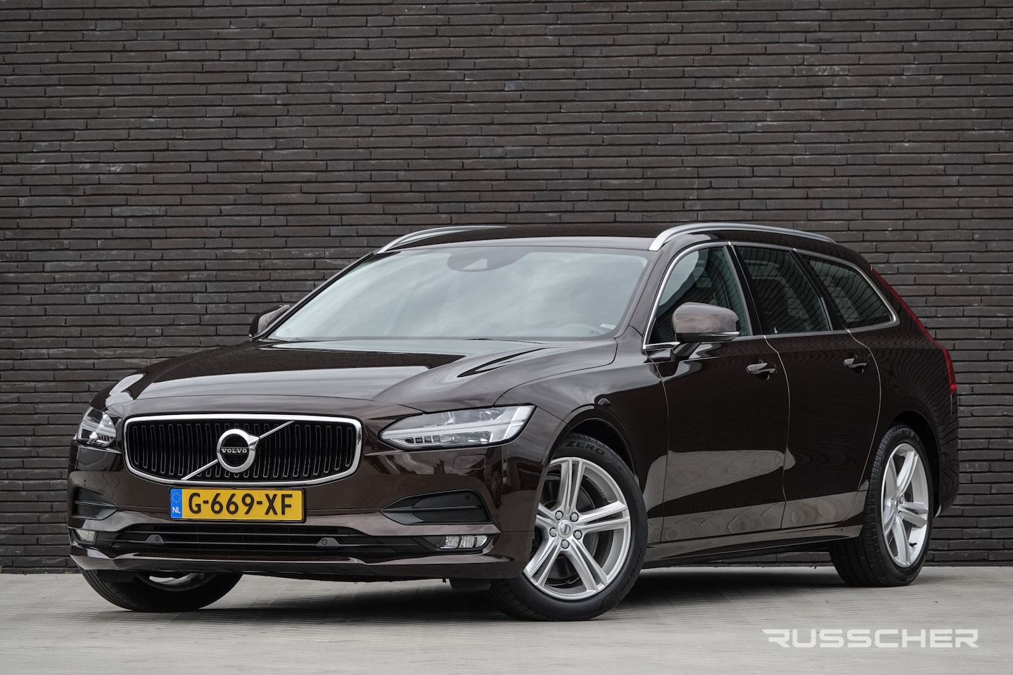 Volvo V90 - 2.0 T4 190Pk Aut. | Business Sp. | LED | Trekhaak | 18'' | Maple Brown - AutoWereld.nl