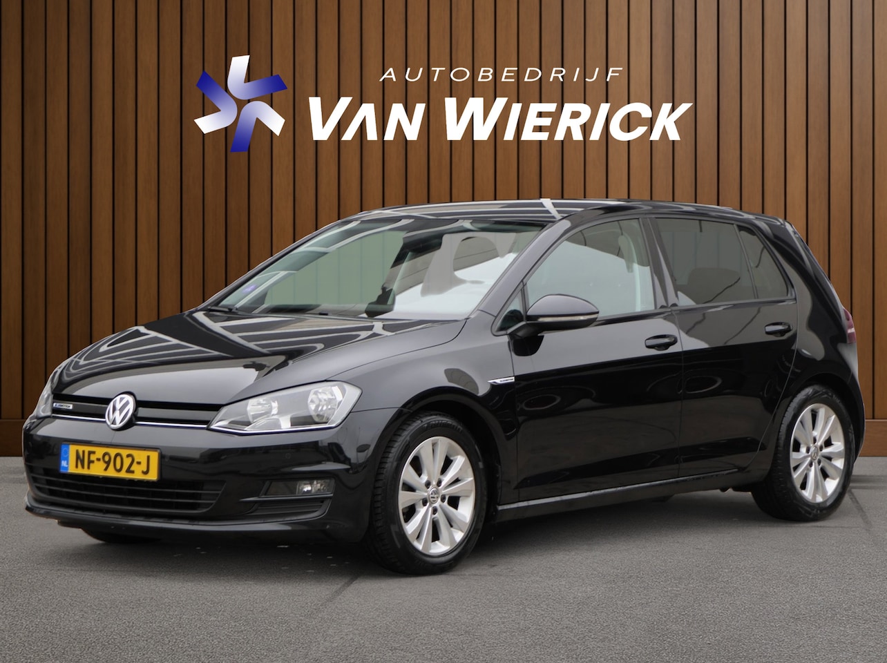 Volkswagen Golf - 1.0 TSI Connected Series 116PK | Camera | Carplay | Trekhaak | Cruise | Clima | Navi | LM - AutoWereld.nl