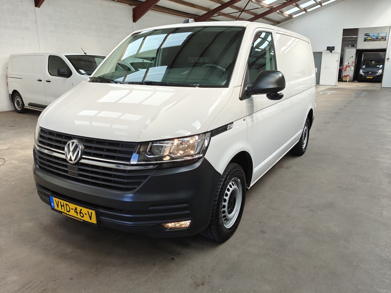 Volkswagen Transporter - 2.0 TDI L1H1 150PK! E6 - AutoWereld.nl