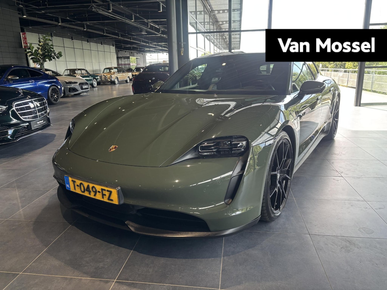 Porsche Taycan Sport Turismo - 79 kWh | PANORAMA | PTS COLOR BLACK OLIVE | BIJRIJDERS DISPLAY | 95 % SOH | PORSCHE ELECTR - AutoWereld.nl