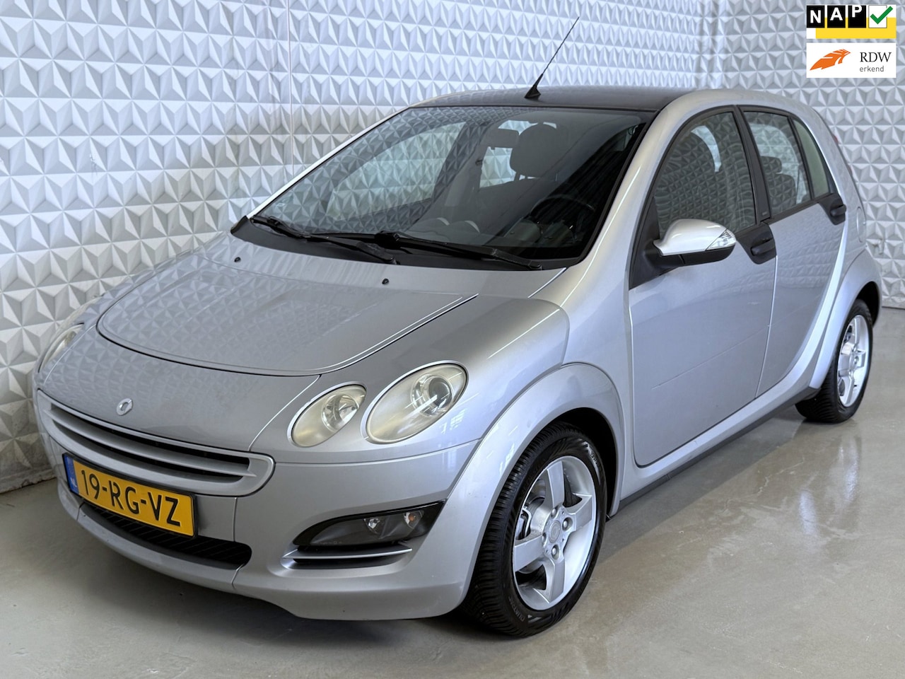 Smart Forfour - 1.1 blackbasic Panoramadak Airconditioning - AutoWereld.nl
