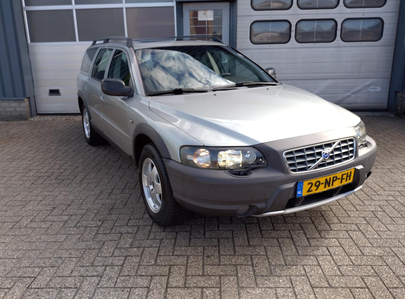 Volvo XC70 - 2.5 T Geartronic Comfort Line turbo - AutoWereld.nl