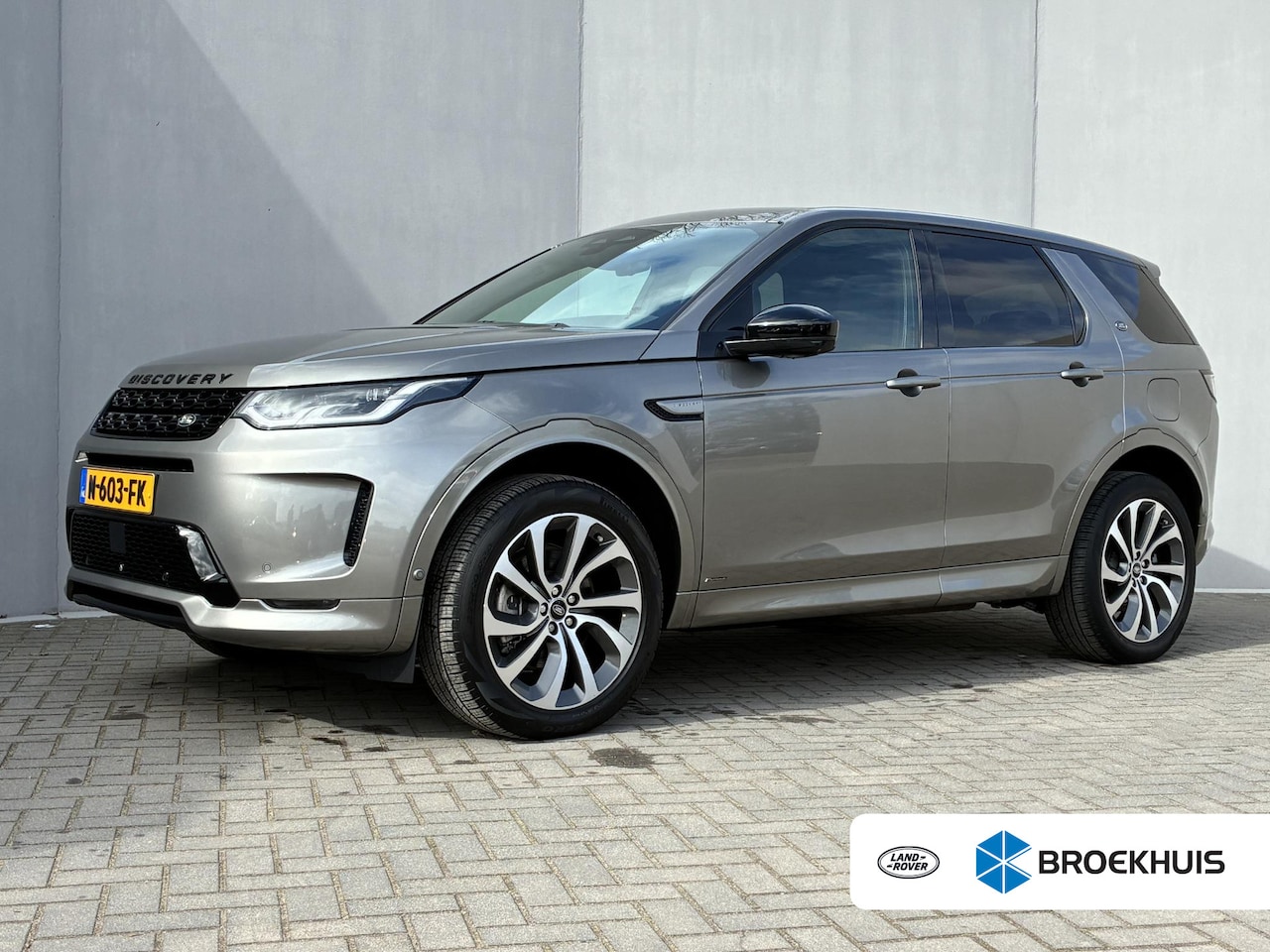 Land Rover Discovery Sport - P300e 1.5 R-Dynamic HSE / Dealer Onderhouden / NL auto / Afneembare Trekhaak (1.600KG) / P - AutoWereld.nl