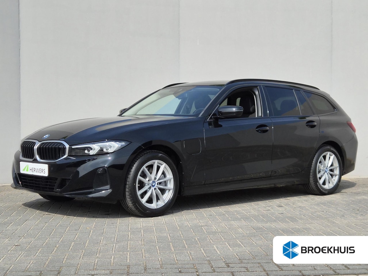 BMW 3-serie Touring - 330e / SOH 95% / Dealer onderhouden / 1.500 kg Elektr. trekhaak / EAER 60 km / Apple Carpl - AutoWereld.nl
