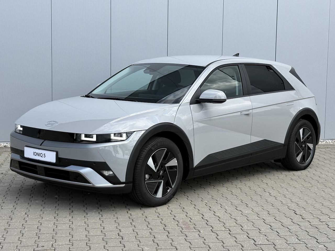 Hyundai IONIQ 5 - Long Range Pure Edition 84 kWh / €2000 Voordeel / Stoelverwarming voor en achter / Verschu - AutoWereld.nl