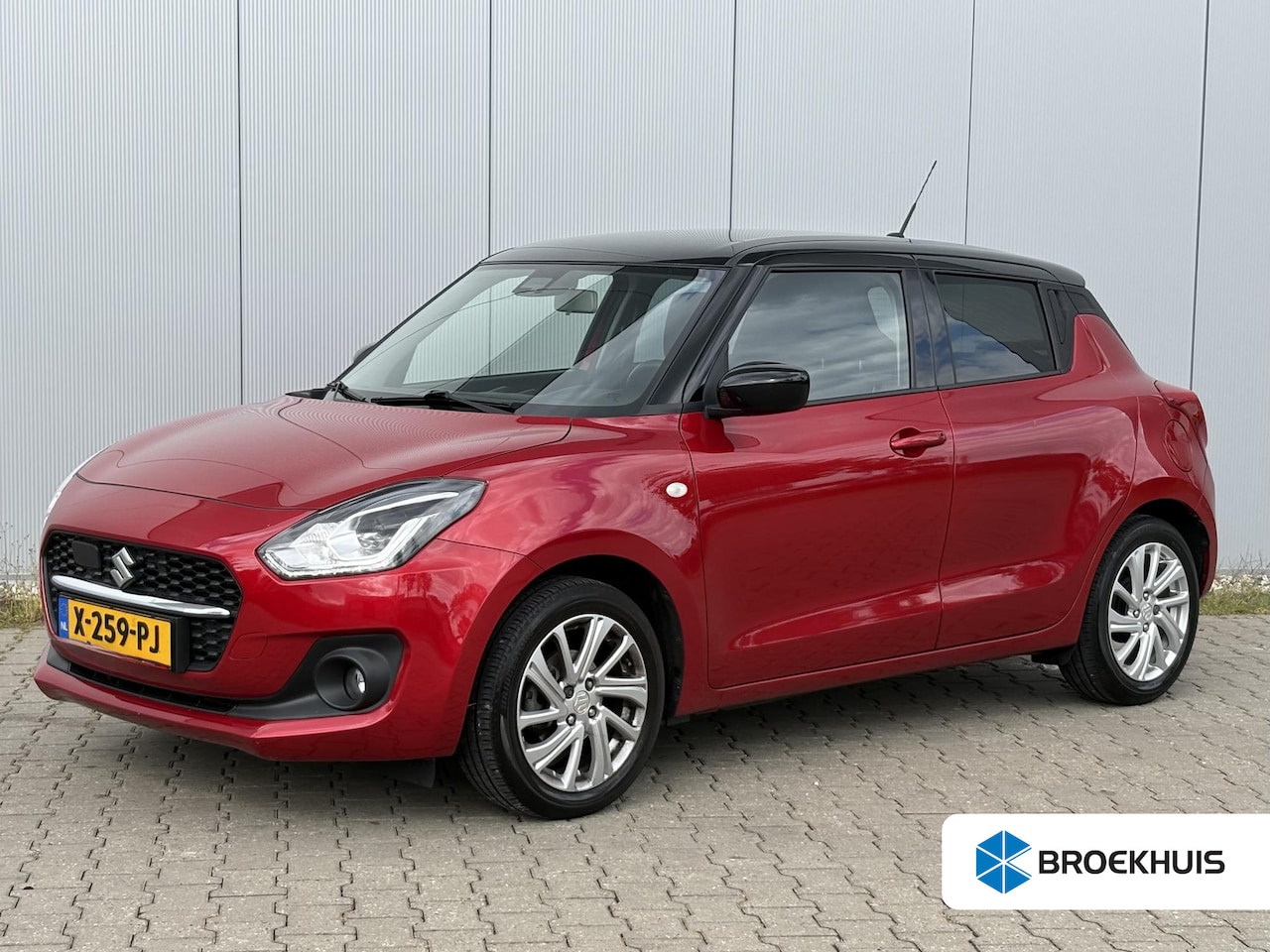 Suzuki Swift - 1.2 Select Smart Hybrid / Trekhaak met afneembare kogel 1000kg geremd / Navigatie / Fabrie - AutoWereld.nl