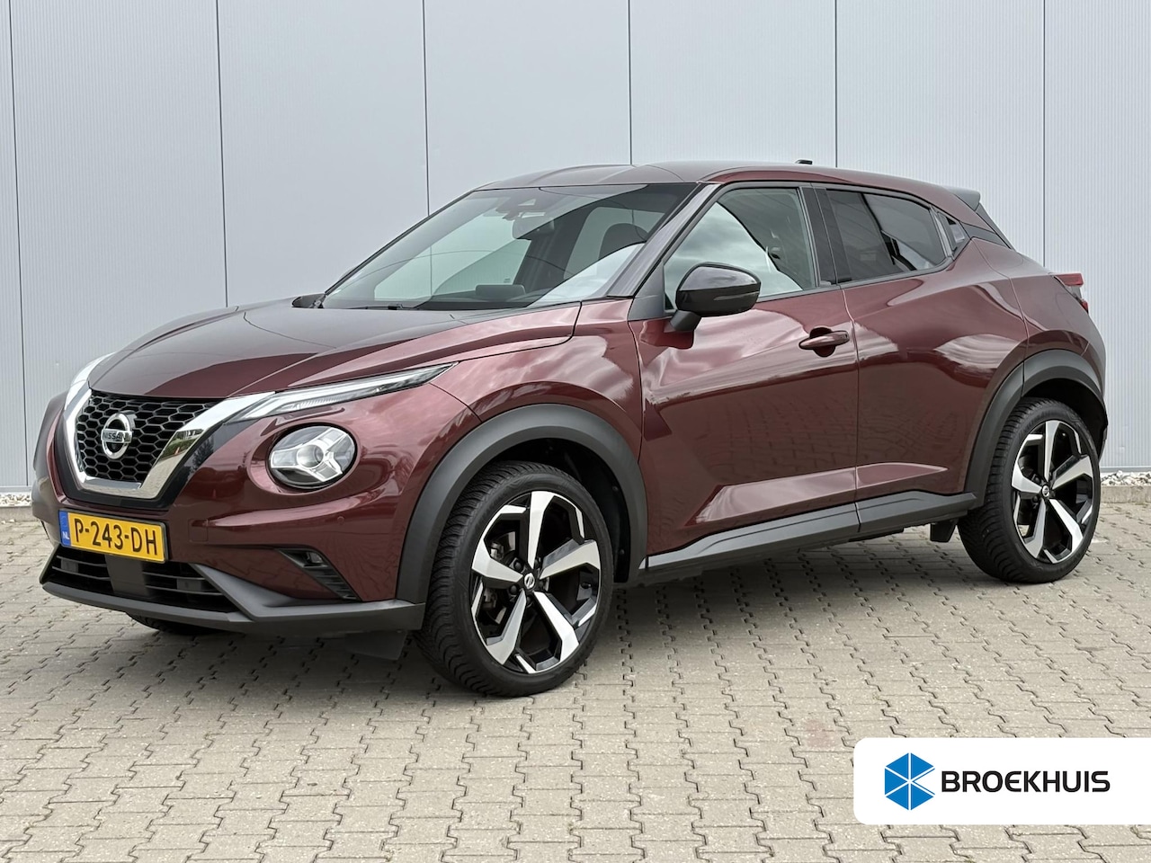 Nissan Juke - 1.0 DIG-T N-Design / Leder-stof bekleding / Airco / Stoelverwarming / Cruise control / App - AutoWereld.nl