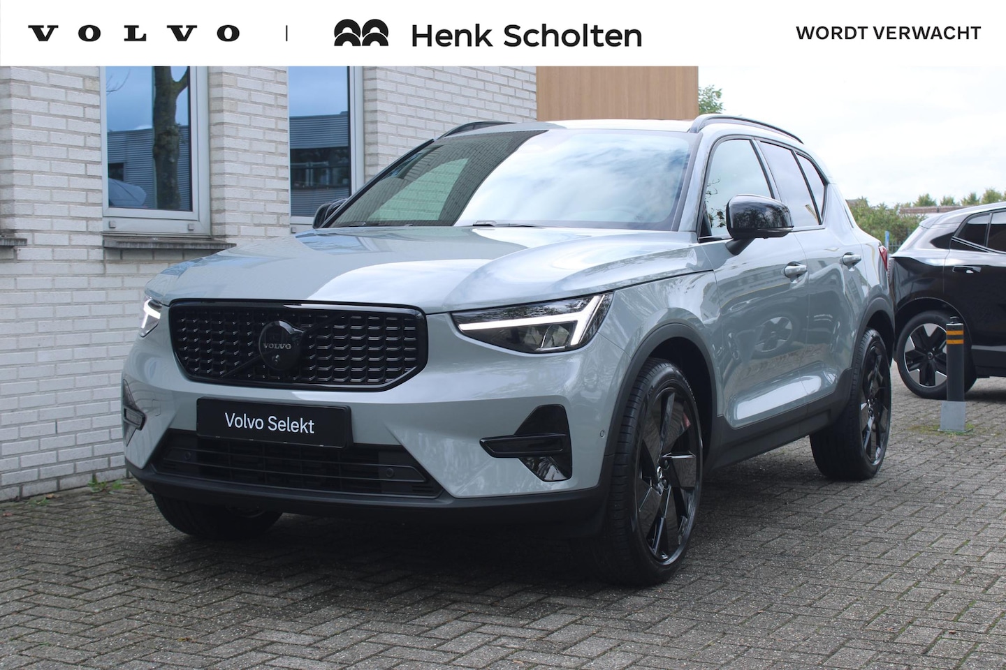 Volvo XC40 - B4 Plus Black Edition | Panoramadak | Trekhaak | Verwarmbare voorstoelen, achterbank en st - AutoWereld.nl