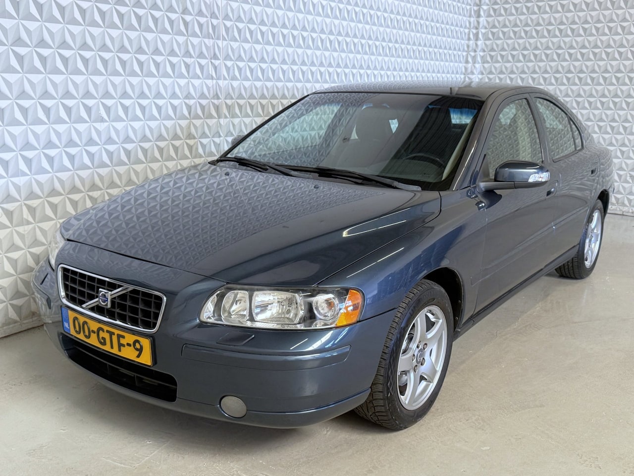 Volvo S60 - 2.4 Kinetic AUTOMAAT / 185.000km (2008) - AutoWereld.nl