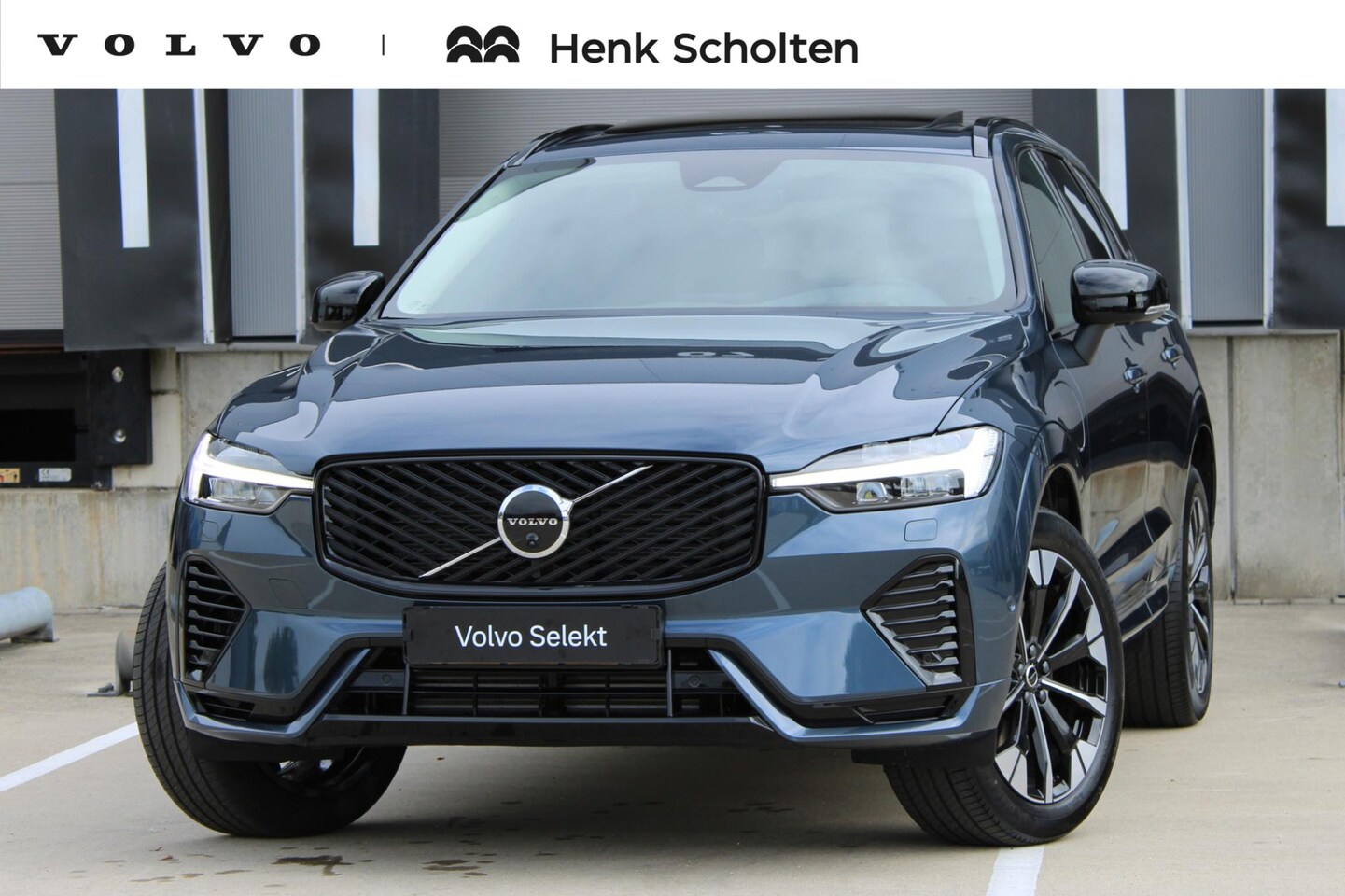 Volvo XC60 - T6 Plug-in hybrid AWD Ultra Dark | Luchtvering | Panoramadak | Trekhaak | Verwarmbare voor - AutoWereld.nl