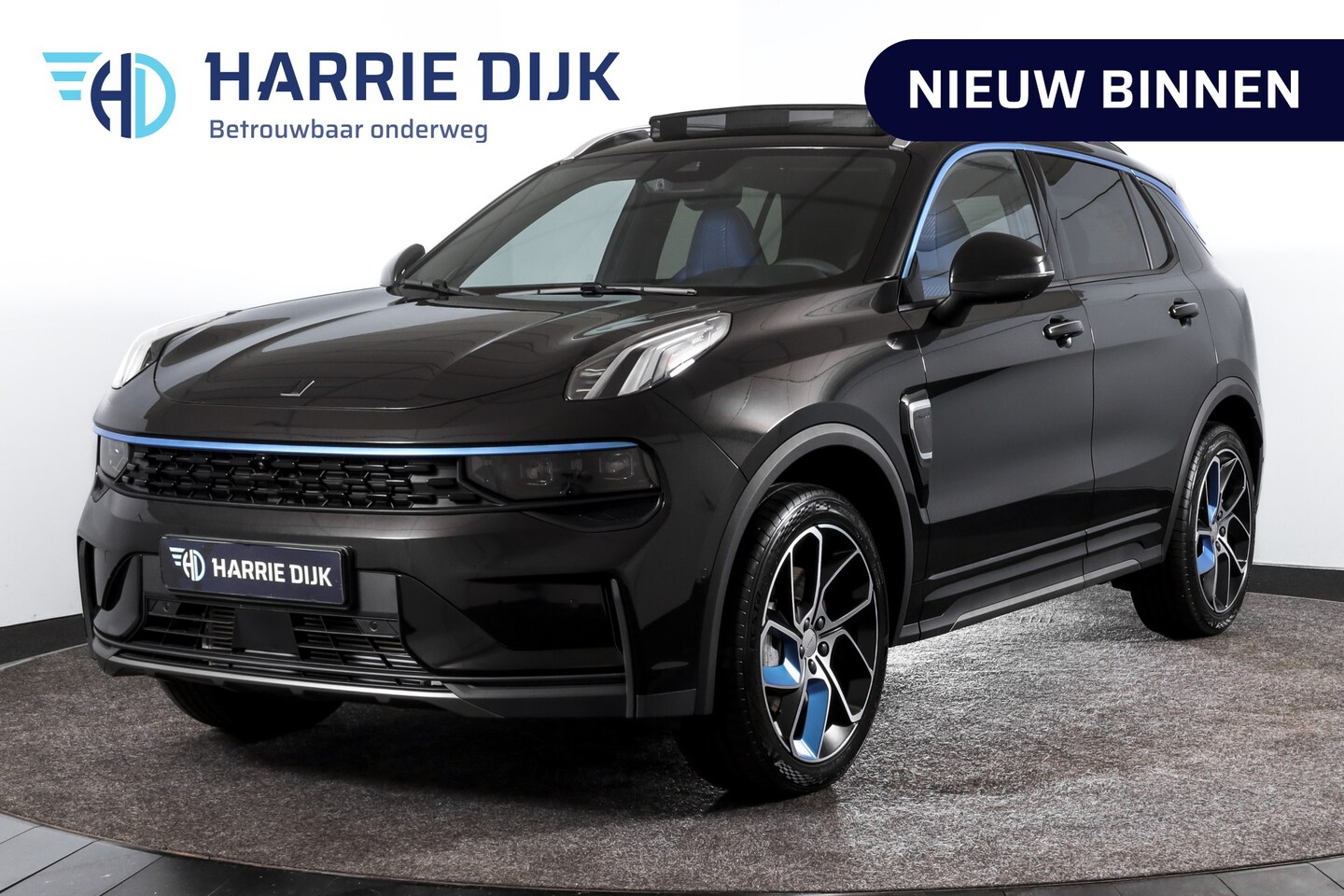 Lynk & Co 01 - 1.5 PHEV 261PK MY23 | Donkere hemel | 360 Camera | 7.4 kWh Boordlader | S/K-panodak | Adap - AutoWereld.nl