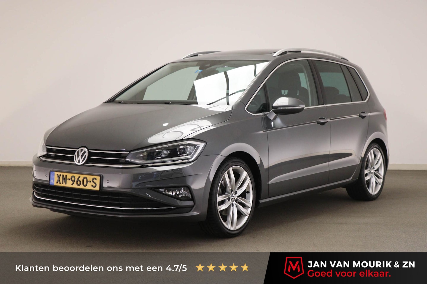 Volkswagen Golf Sportsvan - 1.5 TSI ACT Highline Edition | PANORAMADAK | DRAADLOZE LADER | TREKHAAK | 18" - AutoWereld.nl