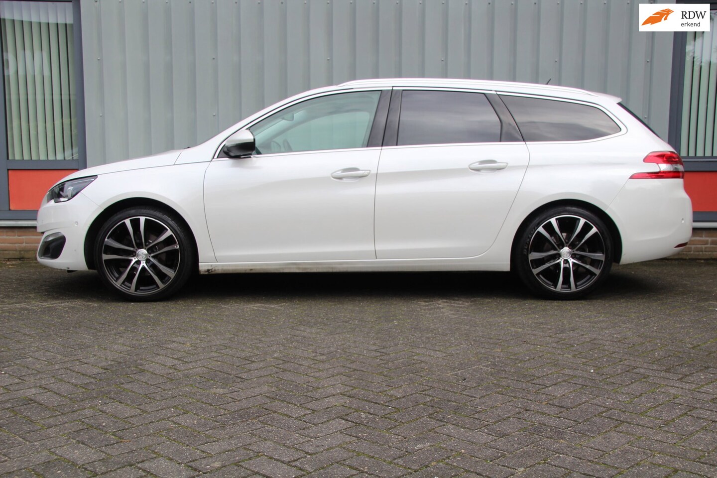 Peugeot 308 SW - 1.2 e-THP Première 1.2 e-THP Première - AutoWereld.nl