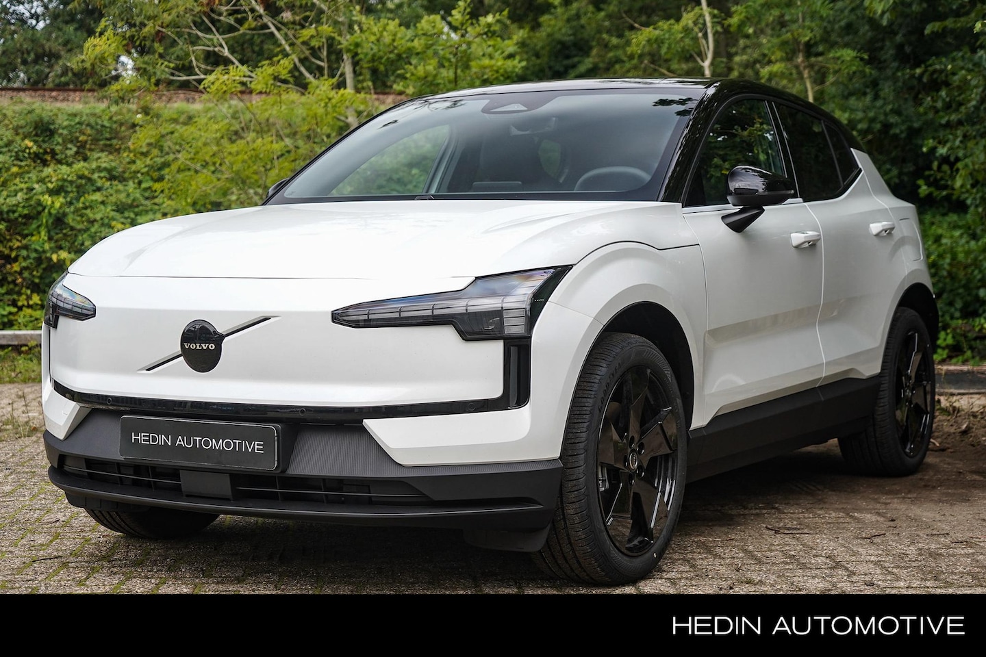 Volvo EX30 - Single Motor Ext Range Plus Black Ed Europa 69 kWh Elek Verstelbare Voorstoelen | Harman/K - AutoWereld.nl