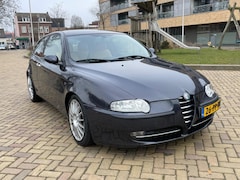 Alfa Romeo 147 - 1.6 T.Spark Lusso, 3drs, Airco, CarPlay, Cam, Leder, Lmv, Spoiler, Sport, Geen import, Nap