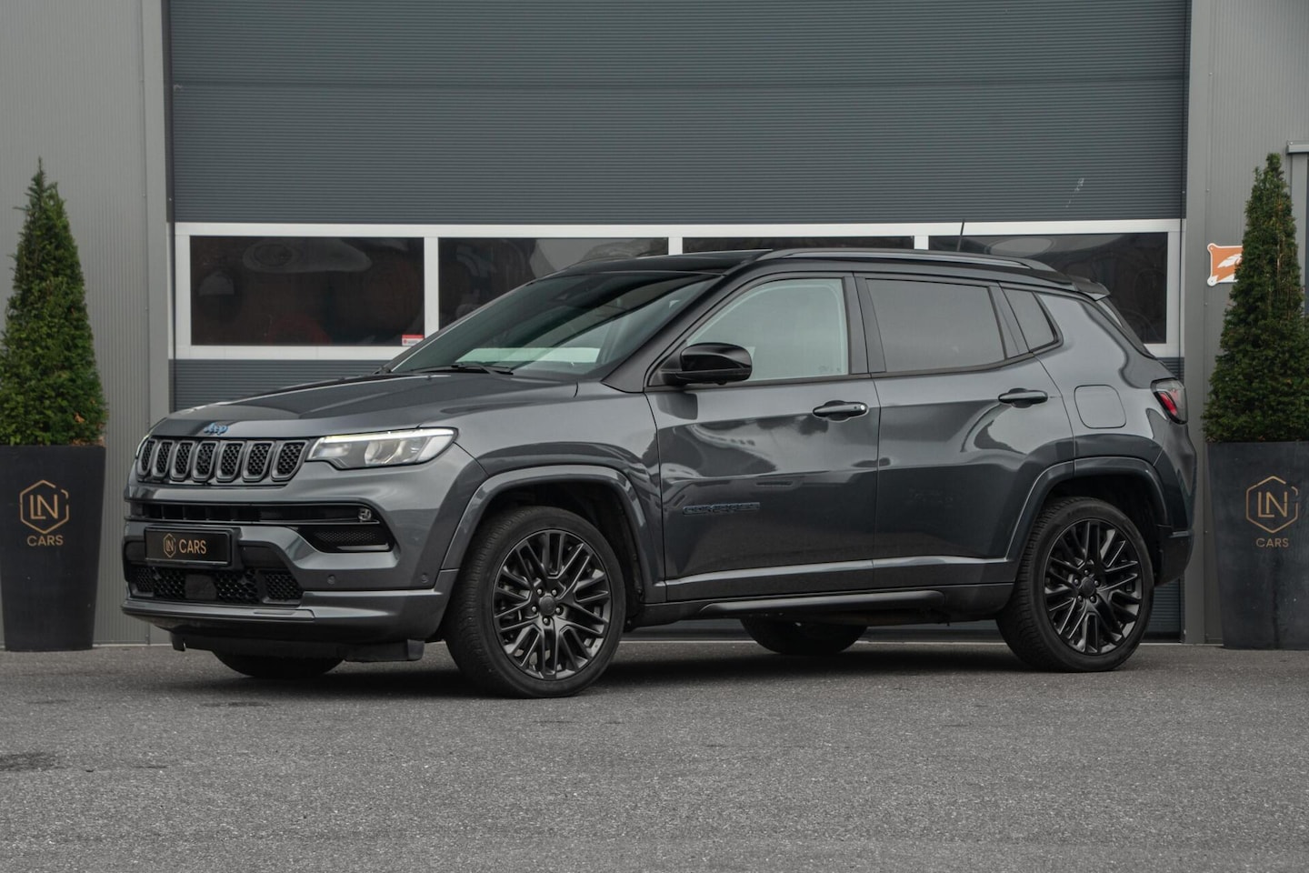 Jeep Compass - 1.3T Limited|Pano|stoelventilatie|DAB|Trekhaak - AutoWereld.nl
